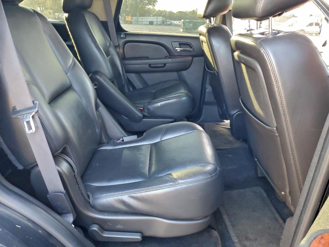 Chevrolet Tahoe C1500 Ltz Image 12