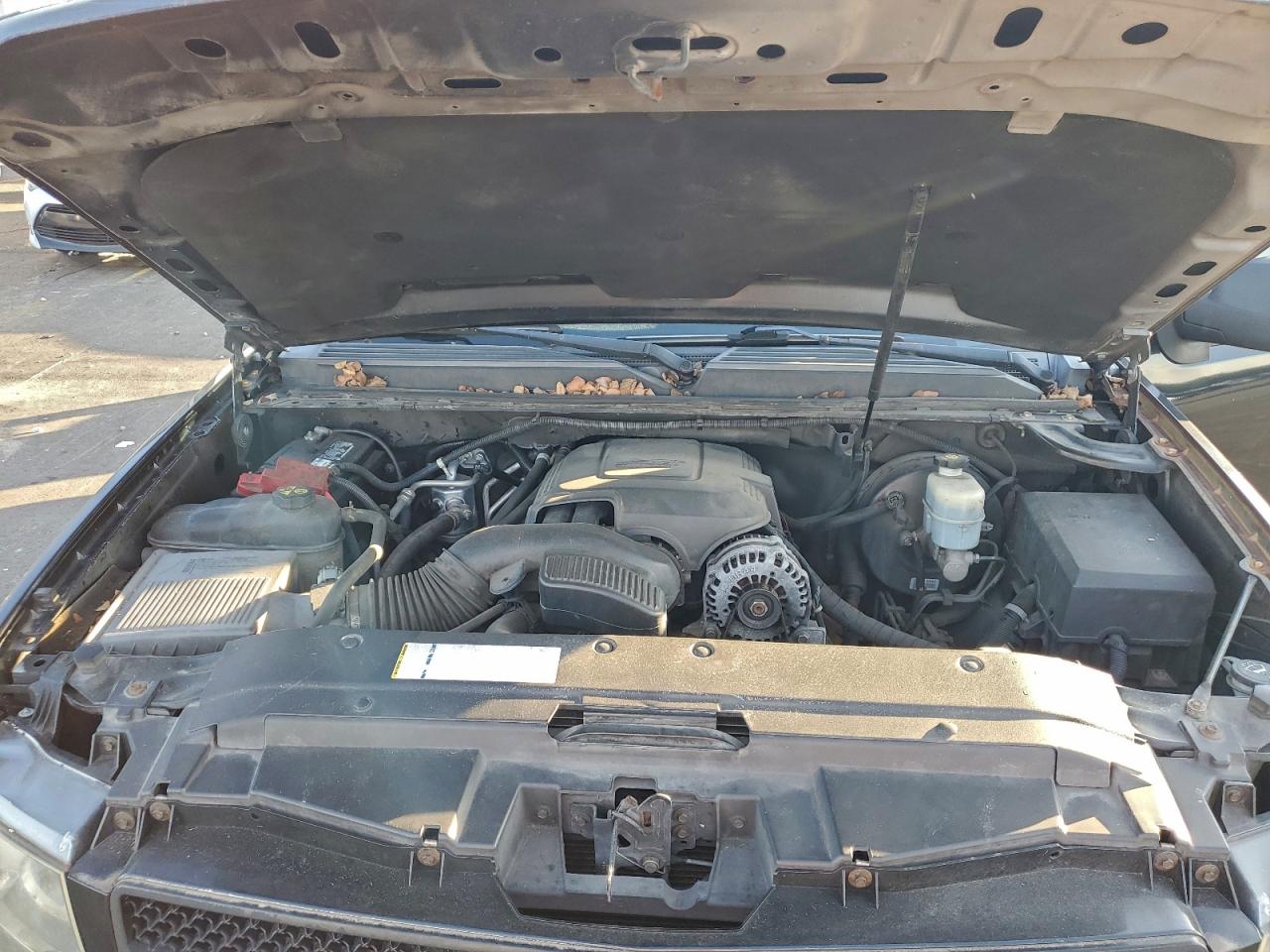 Chevrolet Tahoe C1500 Ltz Image 11