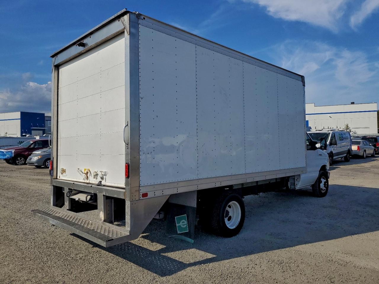 Ford E-350 E350 Super Duty Cutaway Van Image 5