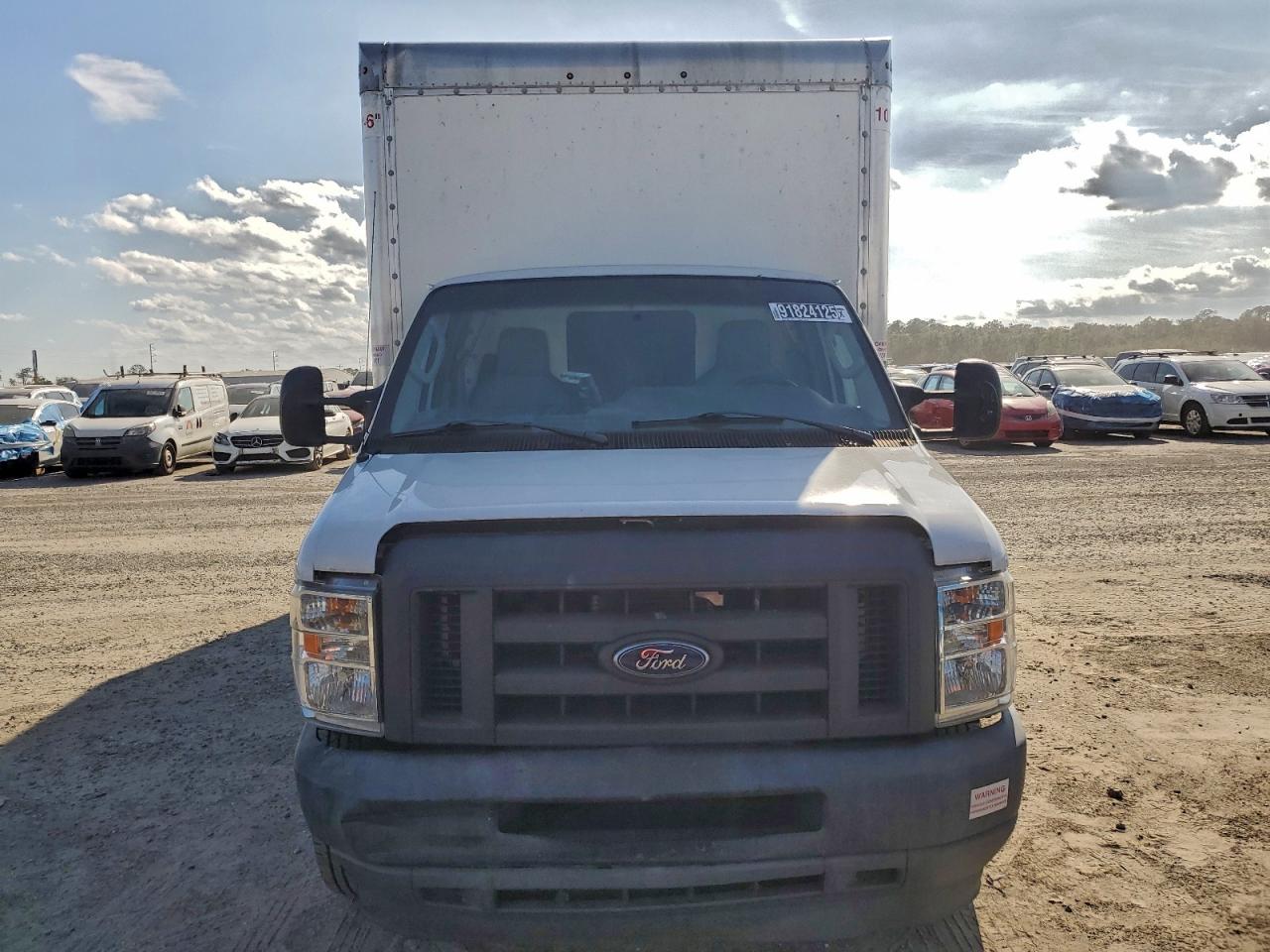 Ford E-350 E350 Super Duty Cutaway Van Image 3