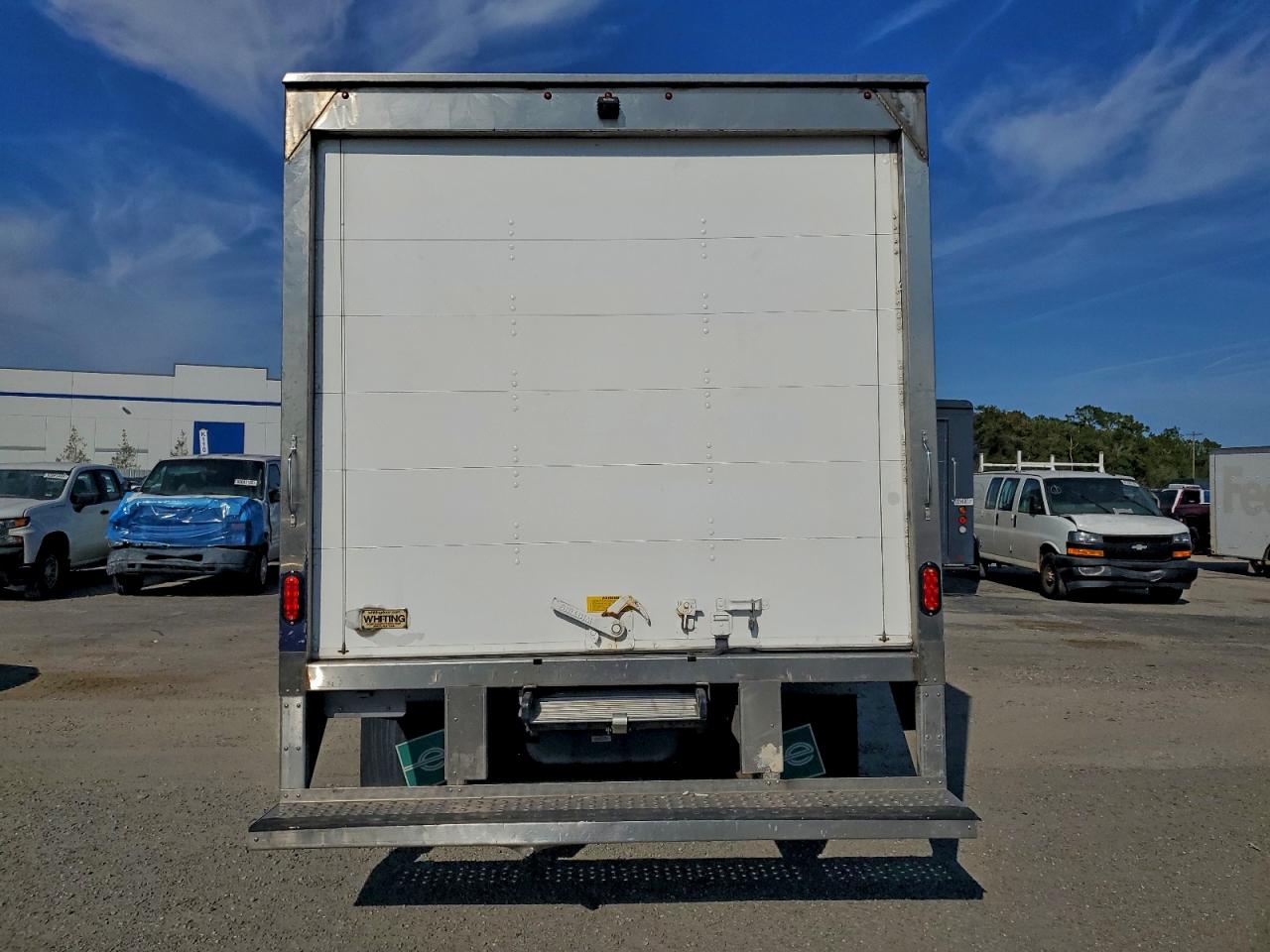 Ford E-350 E350 Super Duty Cutaway Van Image 4