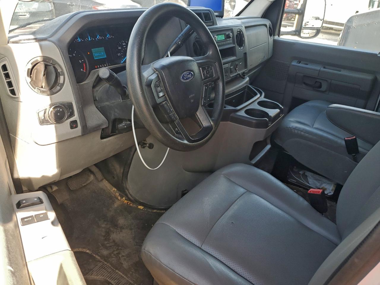 Ford E-350 E350 Super Duty Cutaway Van Image 9