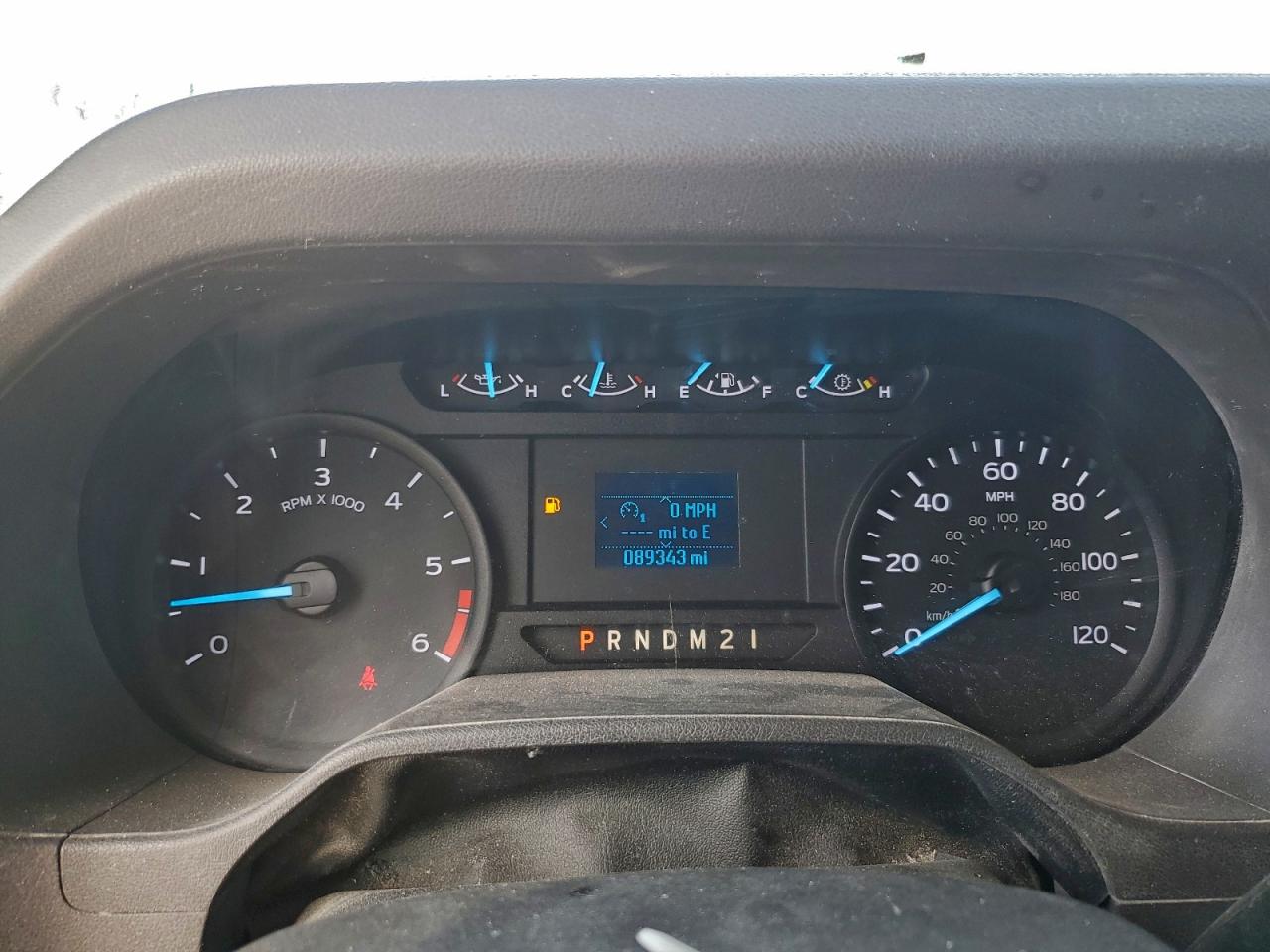 Ford E-350 E350 Super Duty Cutaway Van Image 2