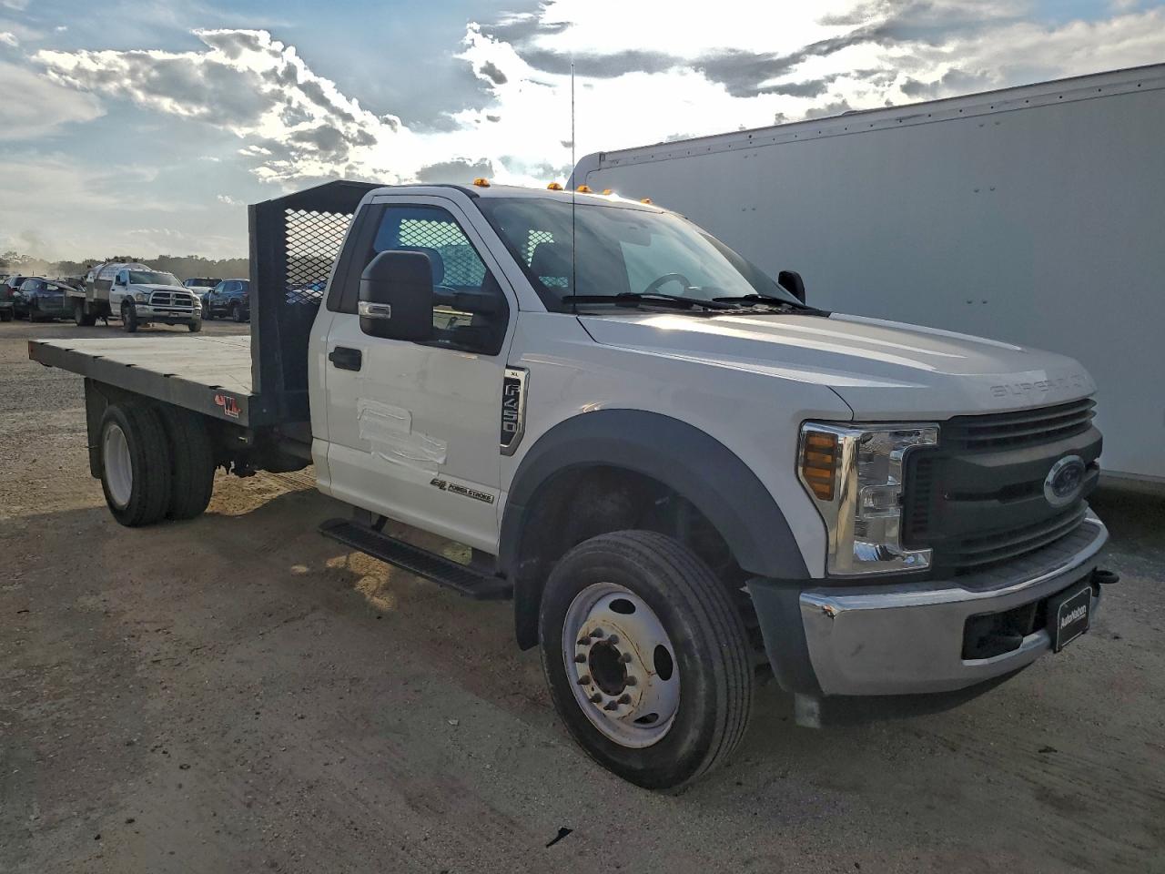 Ford F-450 Super Duty Image 7