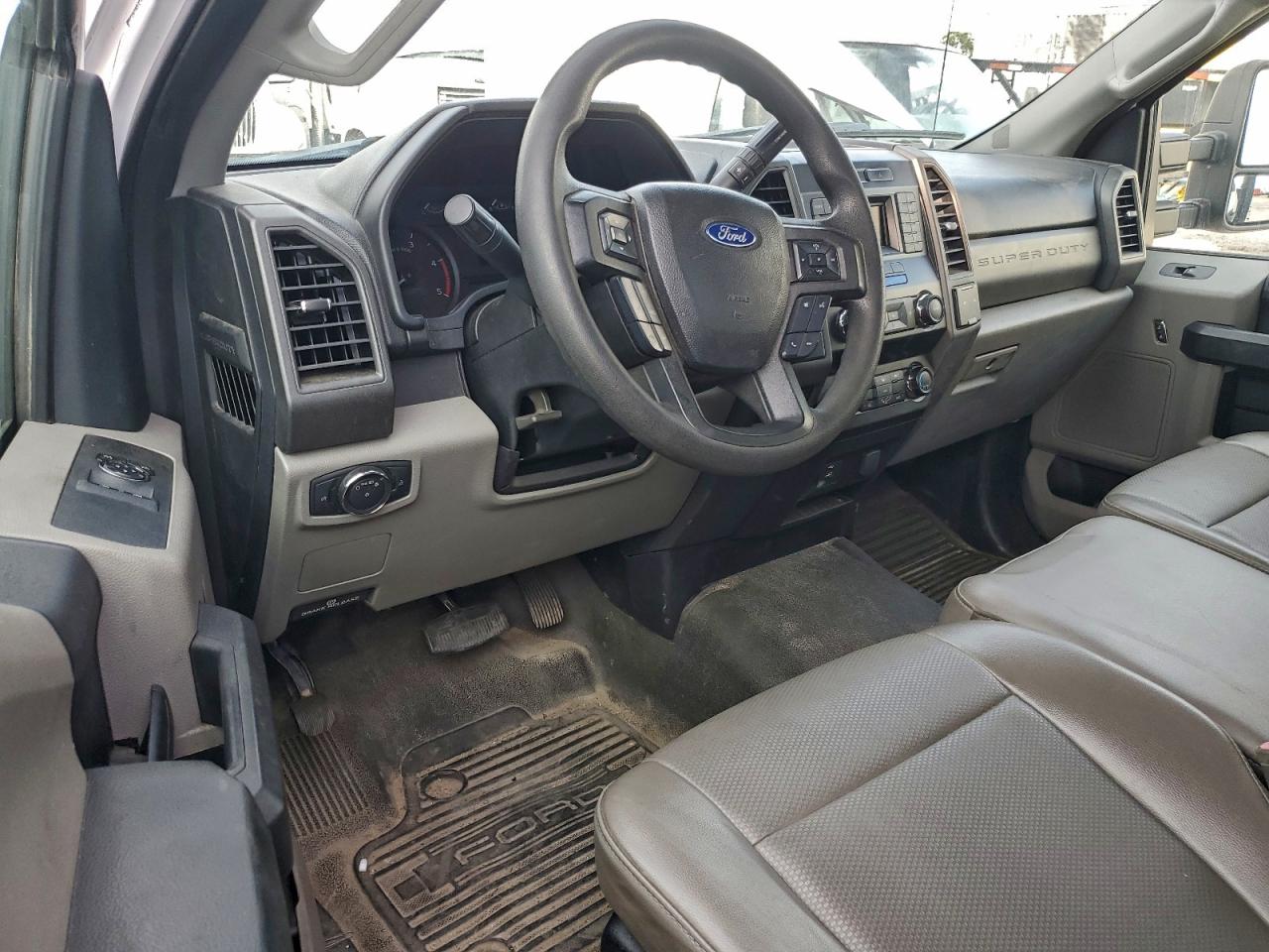 Ford F-450 Super Duty Image 8