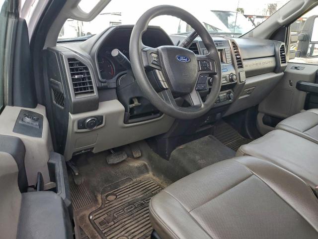 Ford F-450 Super Duty Image 8