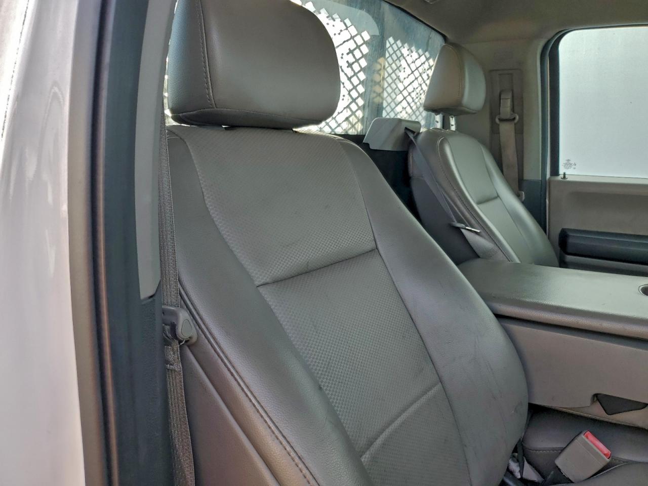 Ford F-450 Super Duty Image 2