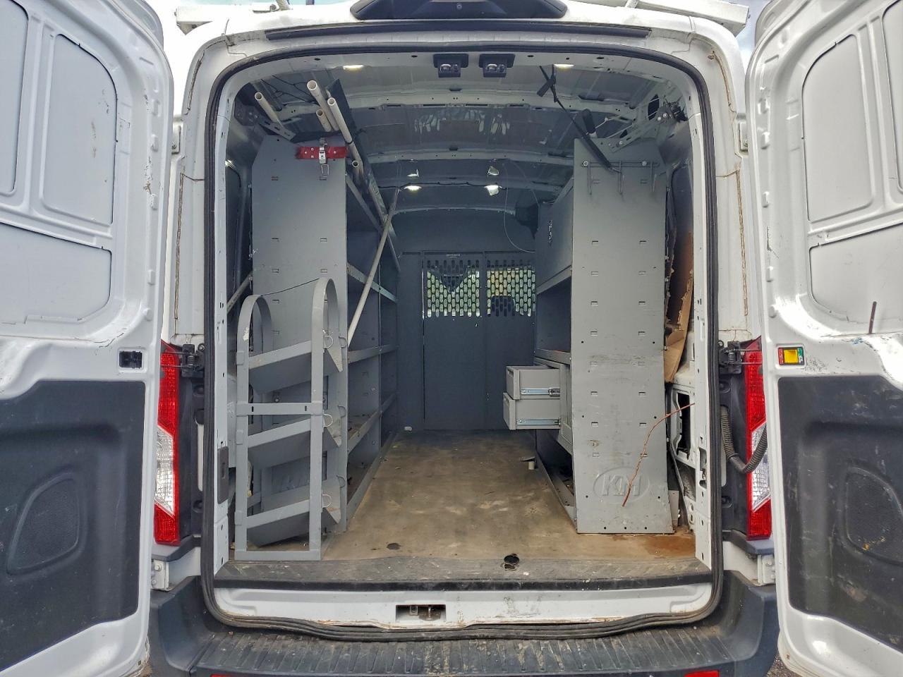 Ford Transit T-250 Image 4