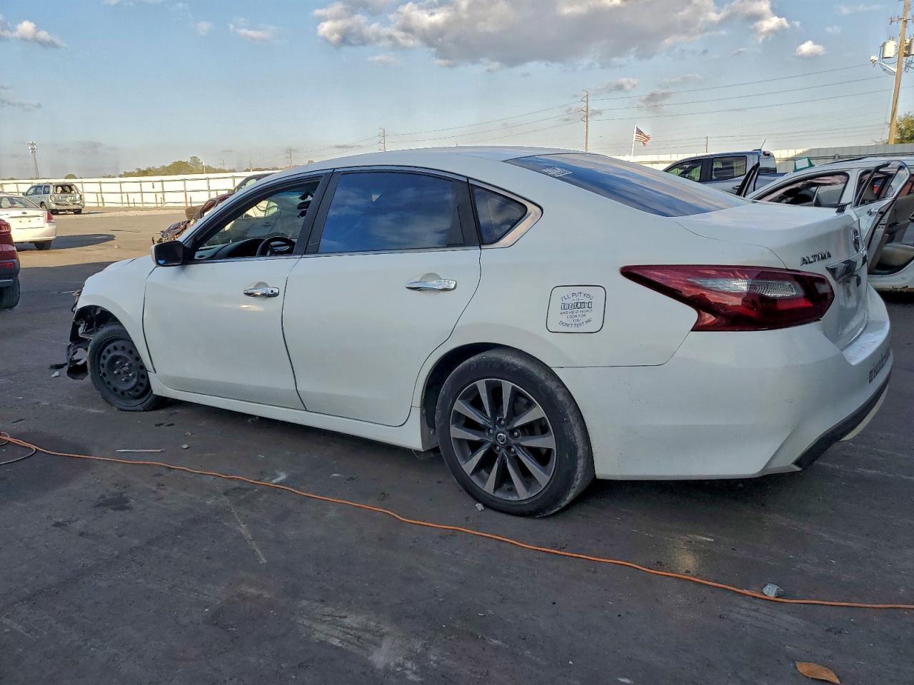 Nissan Altima 2.5 Image 4