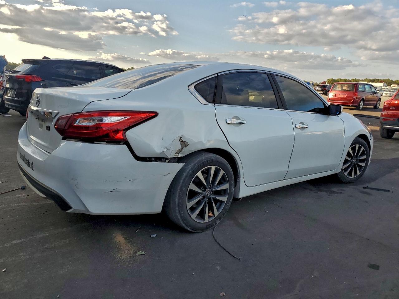 Nissan Altima 2.5 Image 8