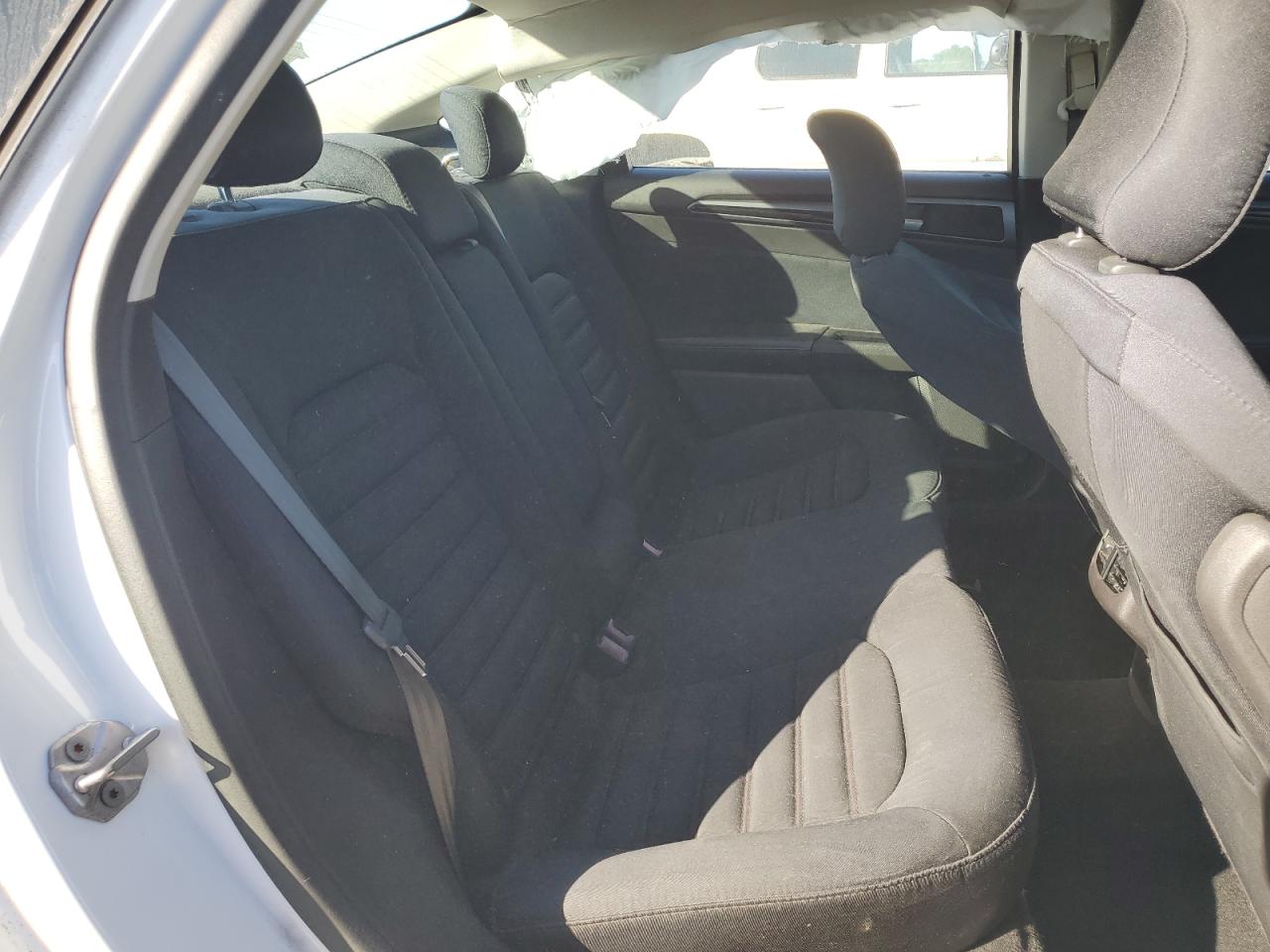 Ford Fusion Se Image 8