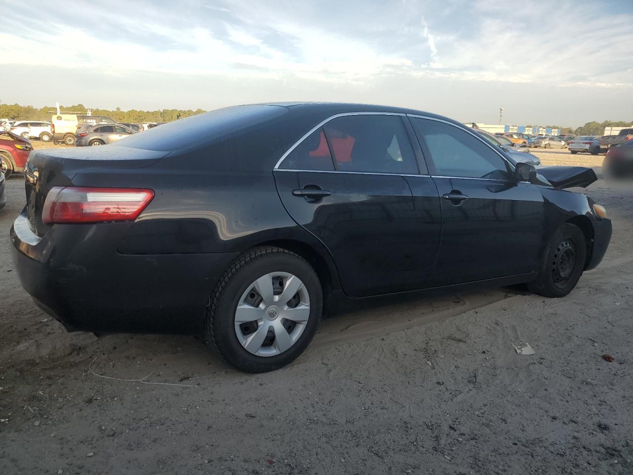 Toyota Camry Base Image 3