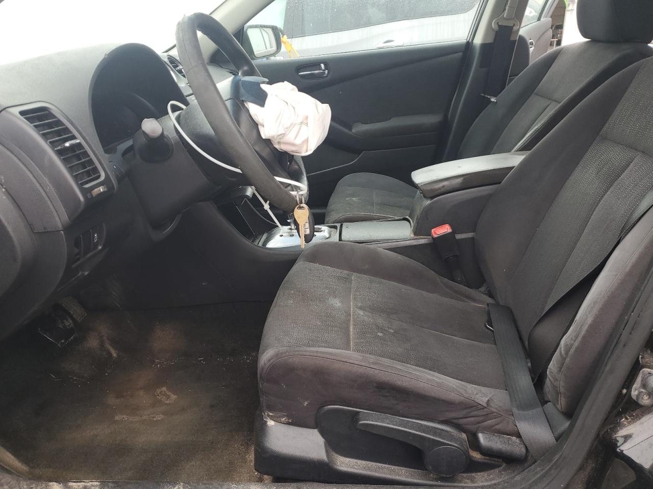 Nissan Altima Base Image 9