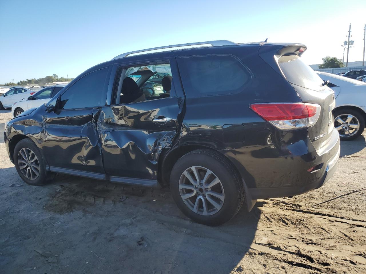 Nissan Pathfinder S Image 2