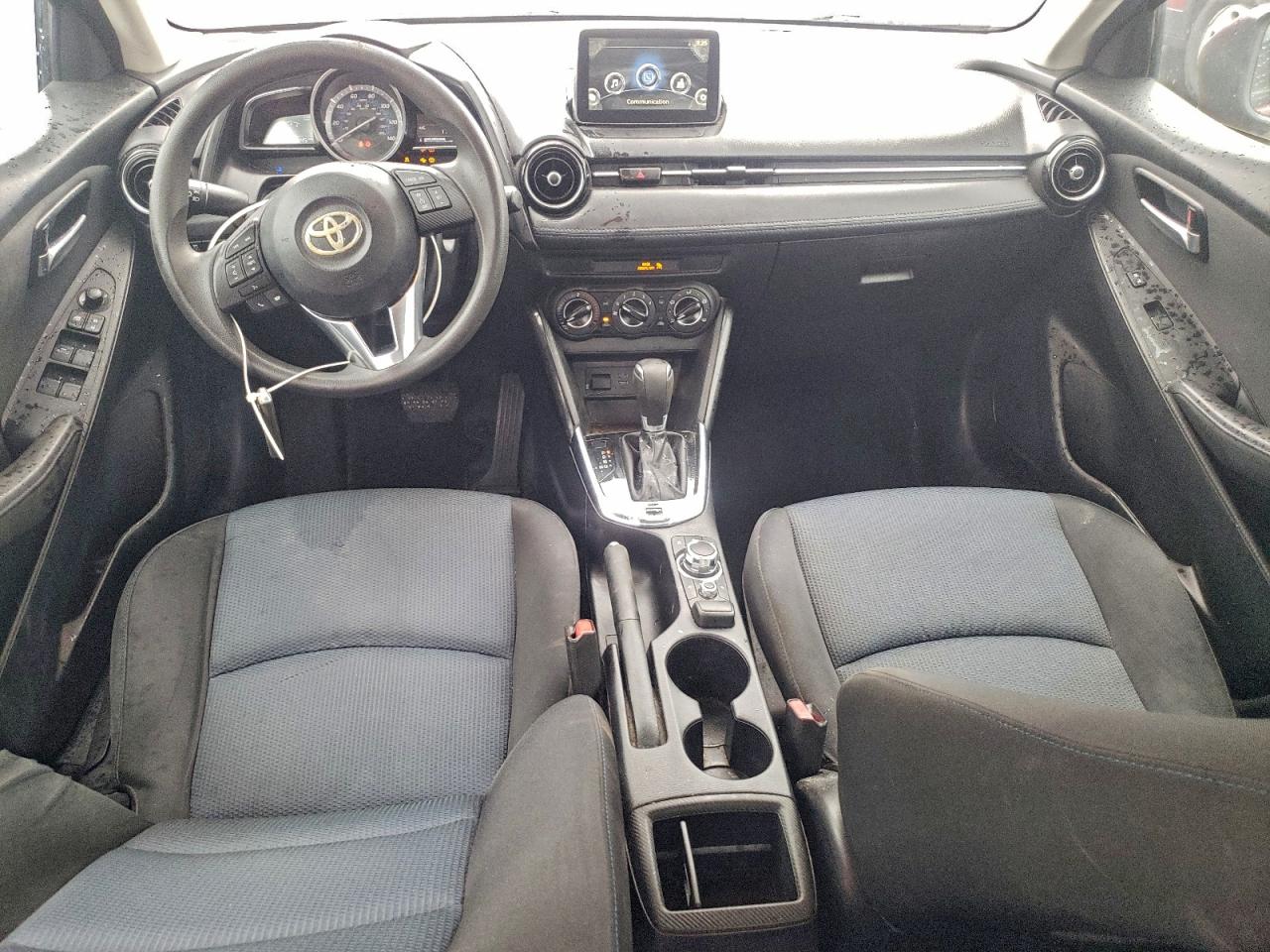 Toyota Yaris Image 10