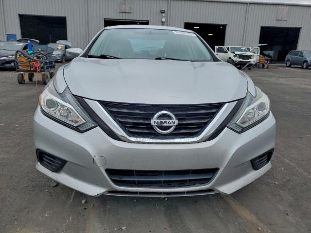 Nissan Altima 2.5 Image 2