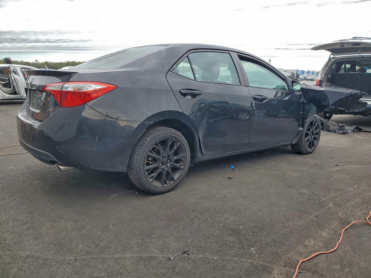 Toyota Corolla L Image 2