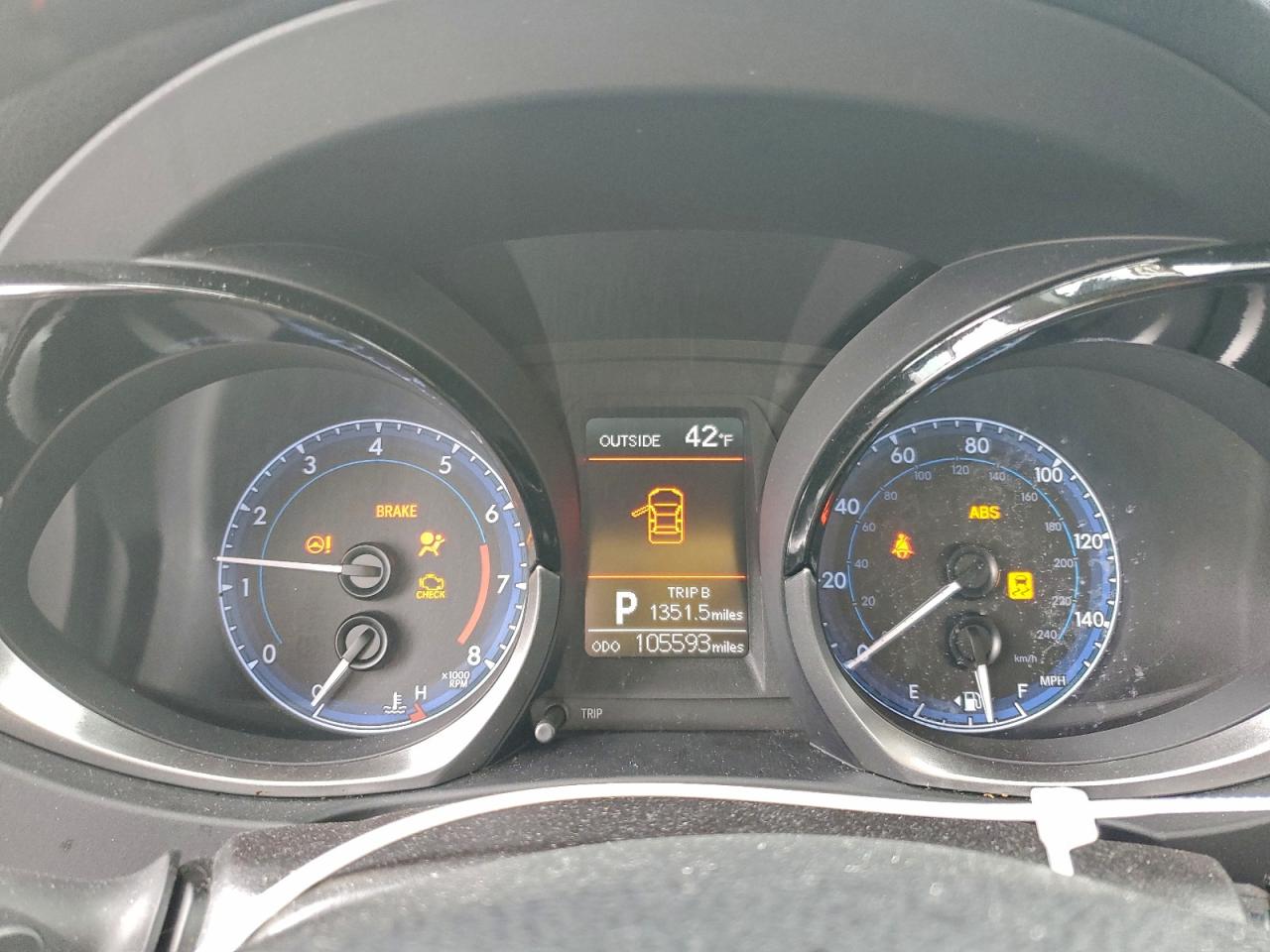 Toyota Corolla L Image 8