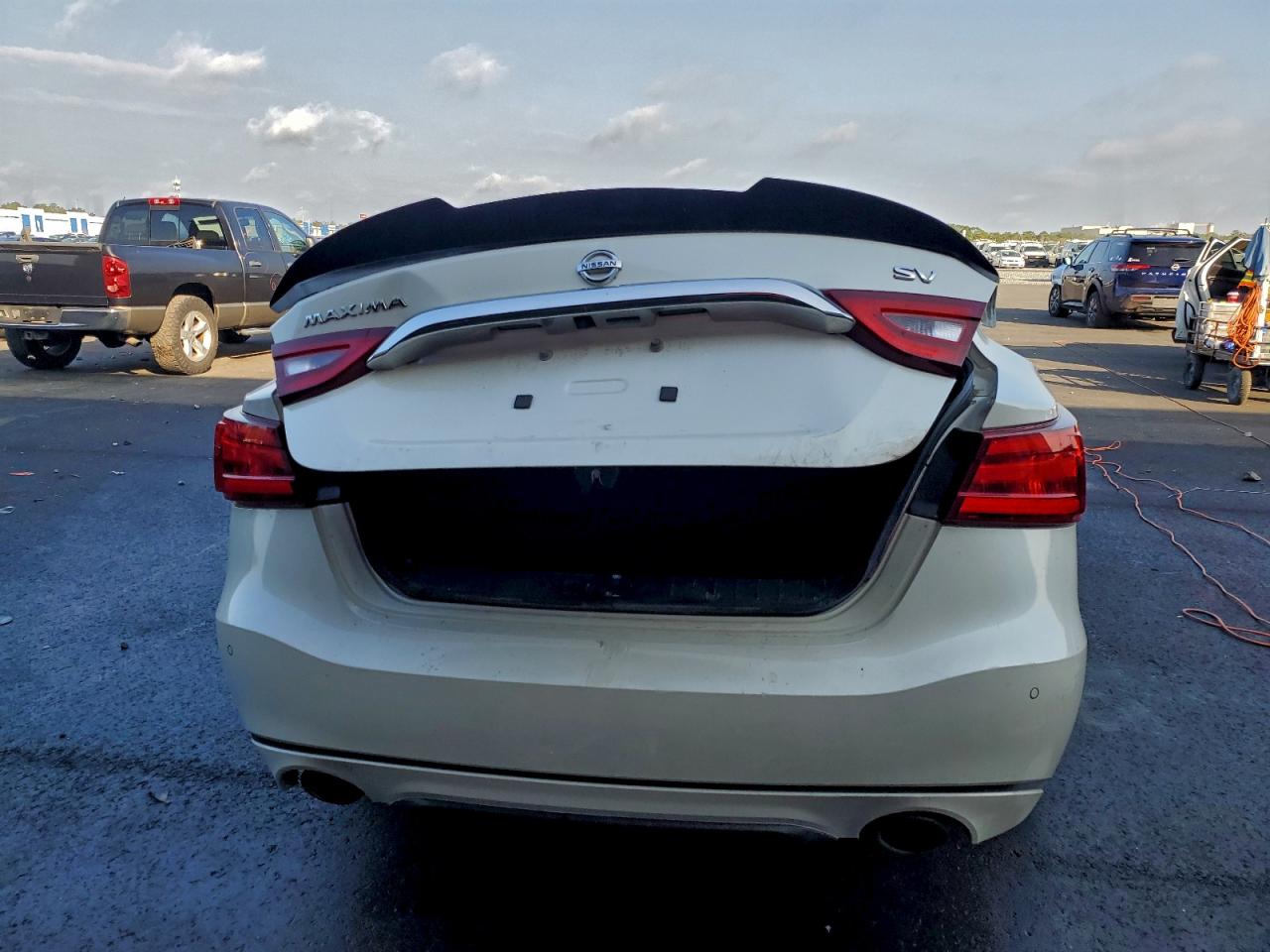 Nissan Maxima 3.5s Image 3