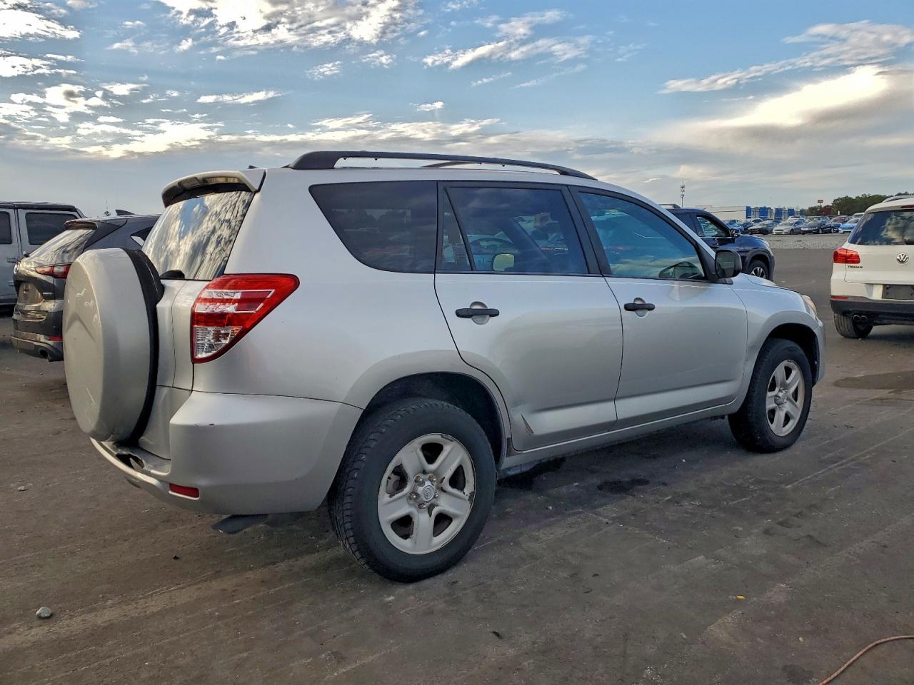 Toyota RAV4 Image 10