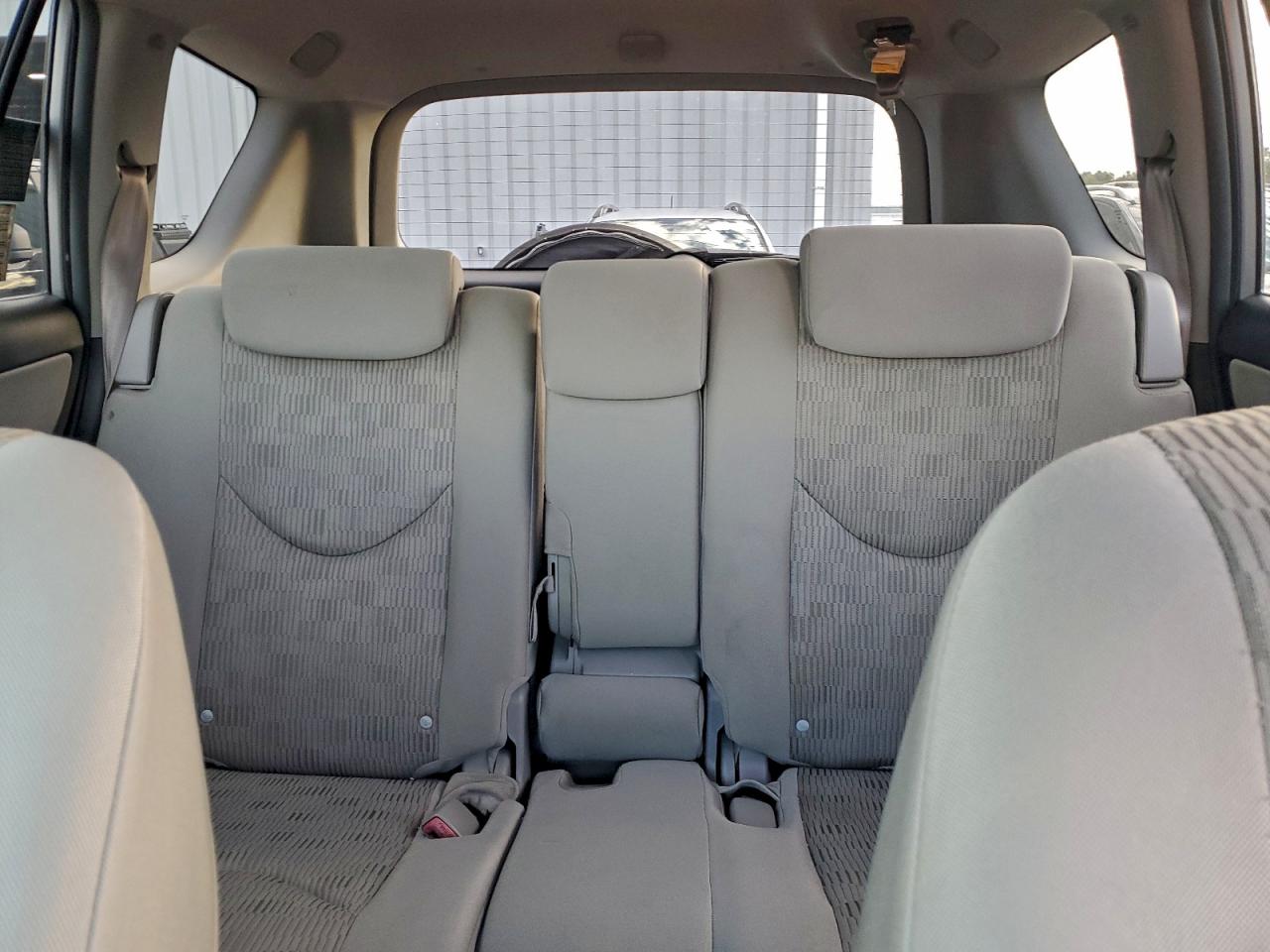 Toyota RAV4 Image 13