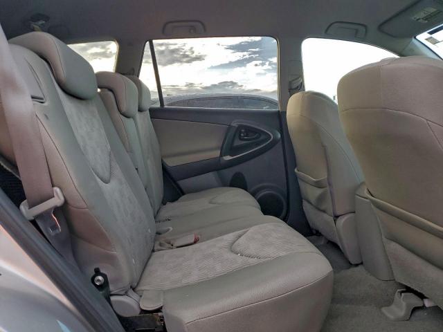 Toyota RAV4 Image 12