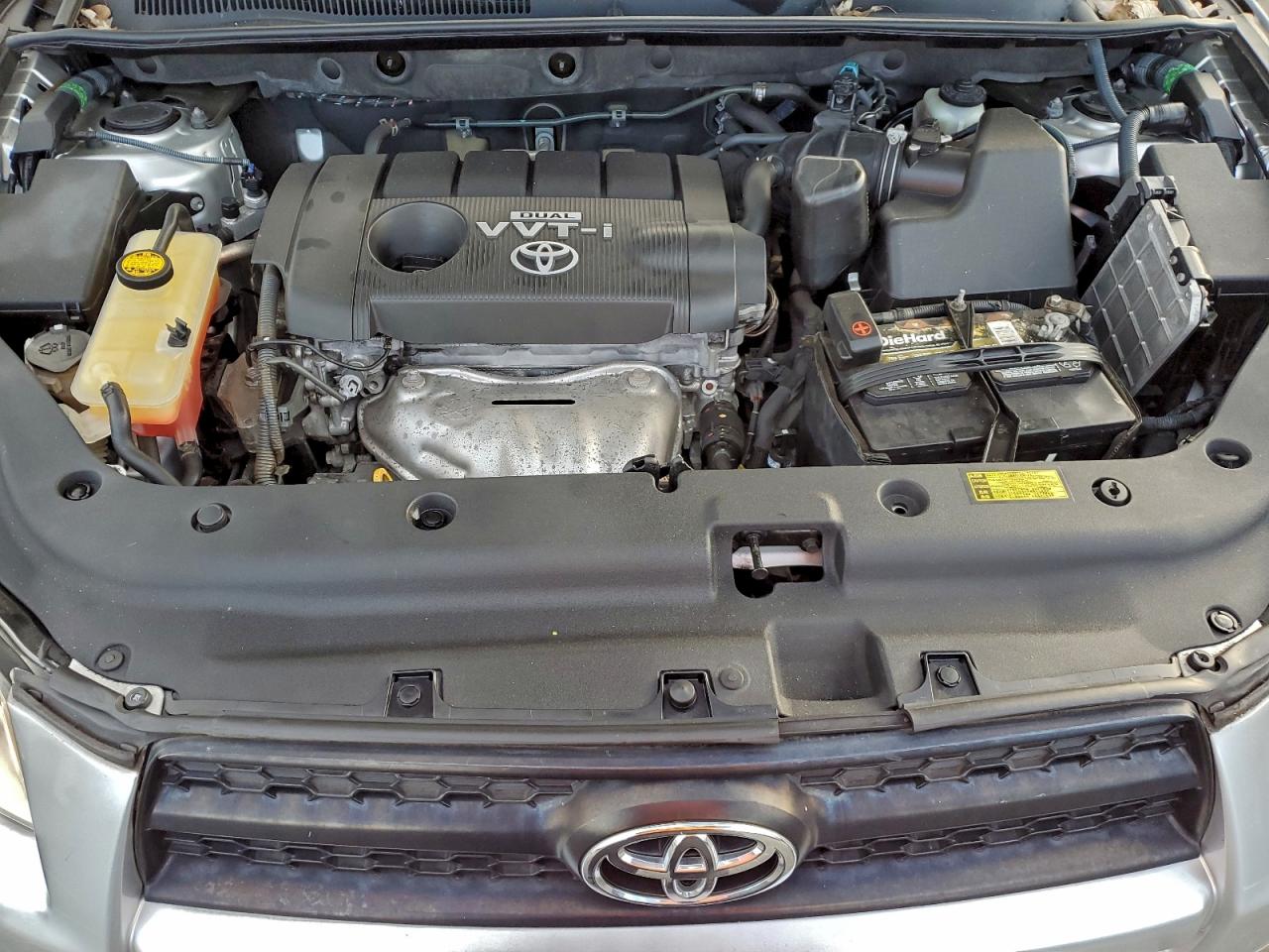 Toyota RAV4 Image 11