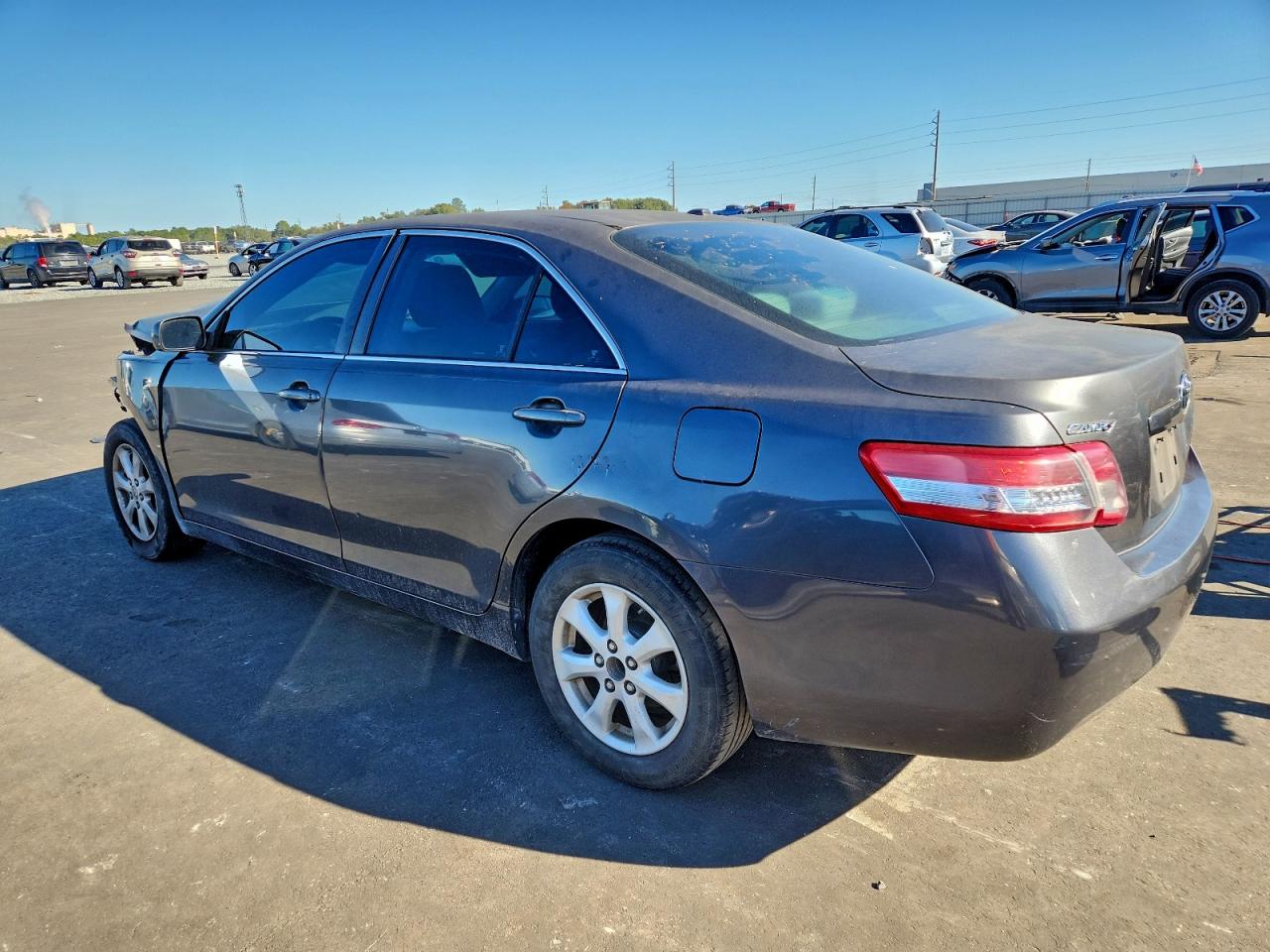 Toyota Camry Base Image 3