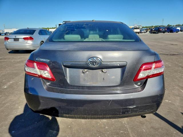 Toyota Camry Base Image 8