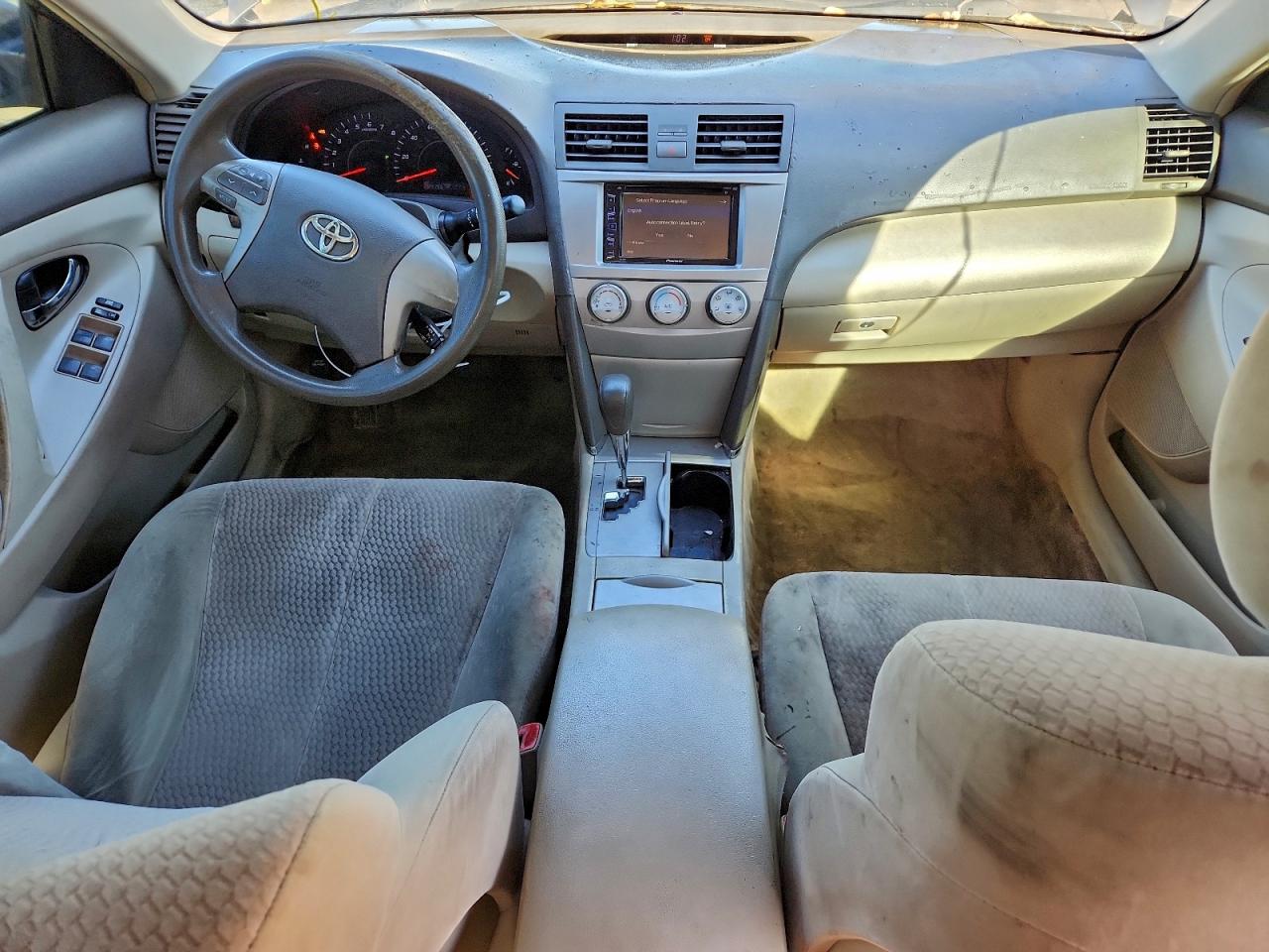 Toyota Camry Base Image 6