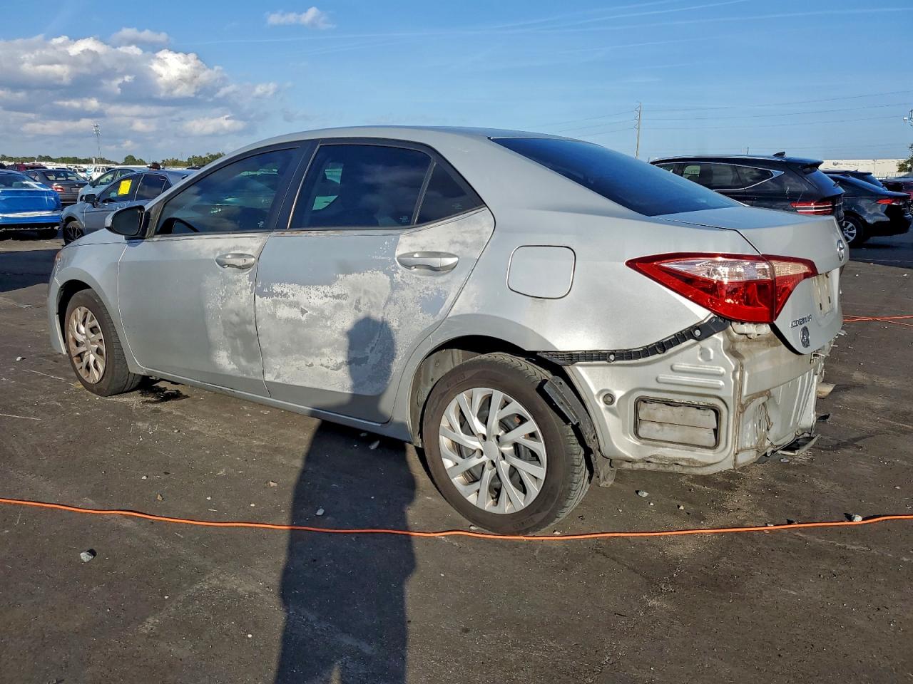 Toyota Corolla L Image 3