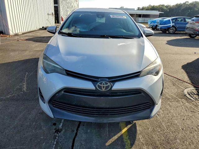 Toyota Corolla L Image 8