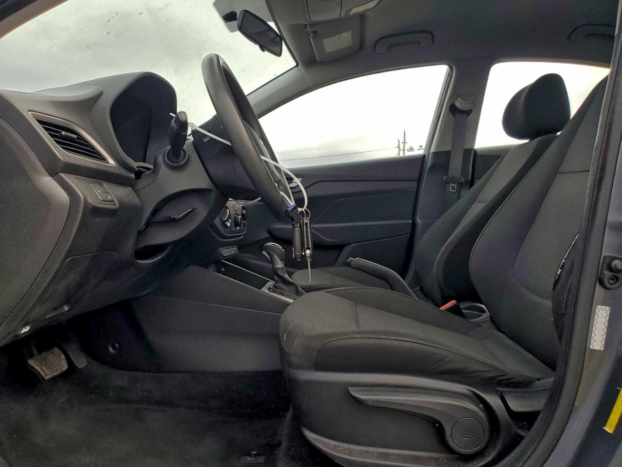 Hyundai ACCENT Se Image 8