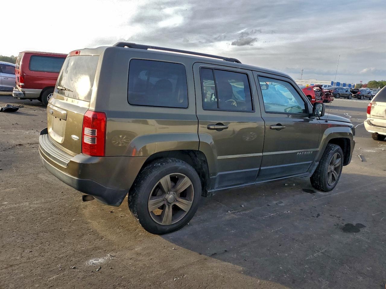 Jeep Patriot Latitude Image 4