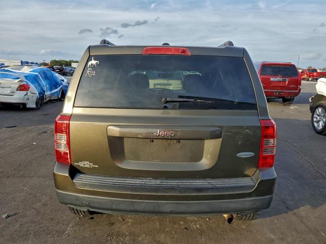 Jeep Patriot Latitude Image 2