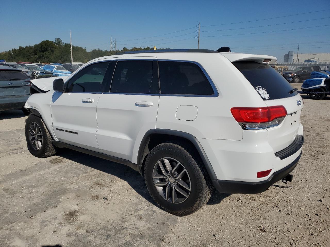 Jeep Grand Cherokee Laredo Image 2