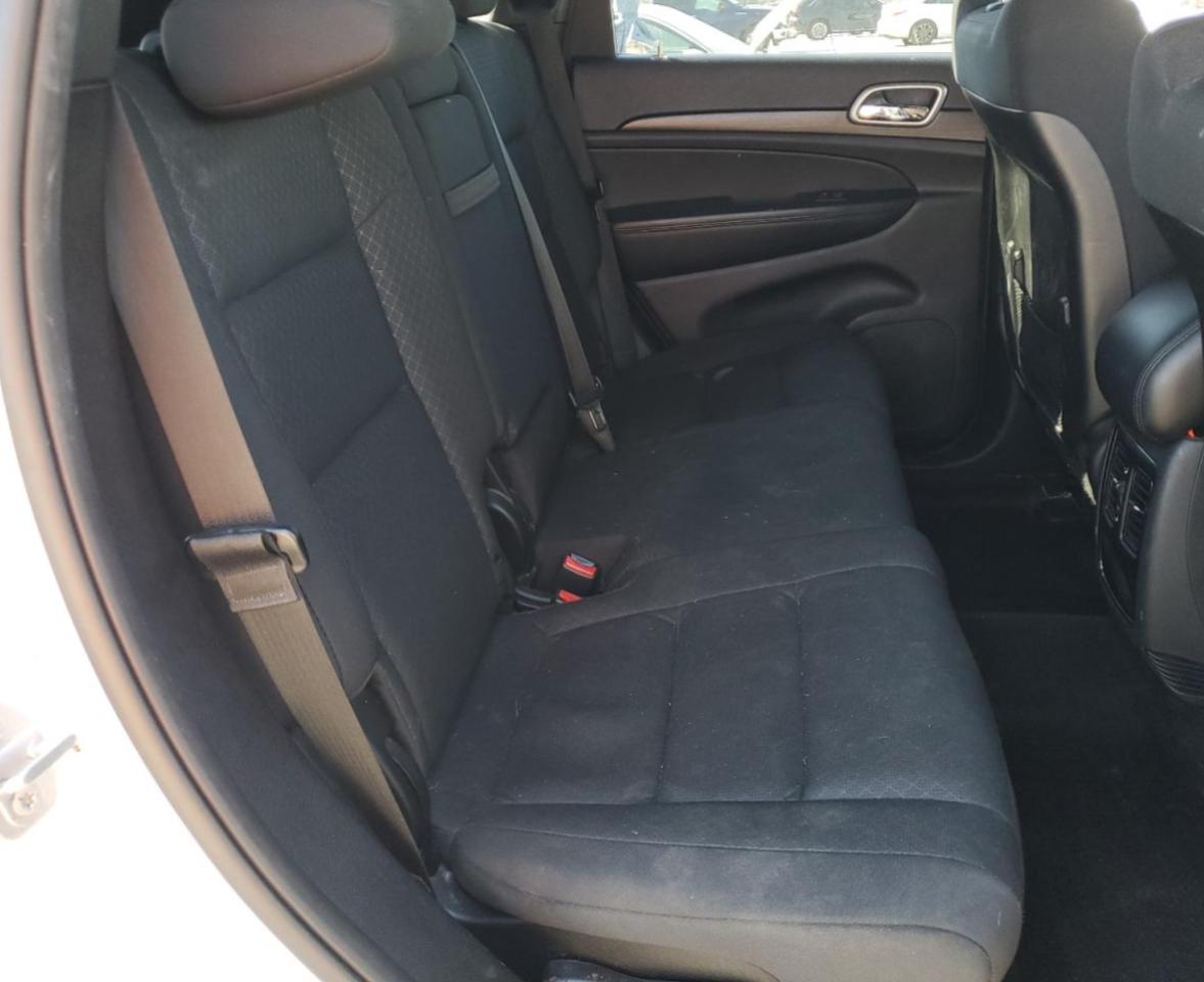 Jeep Grand Cherokee Laredo Image 3