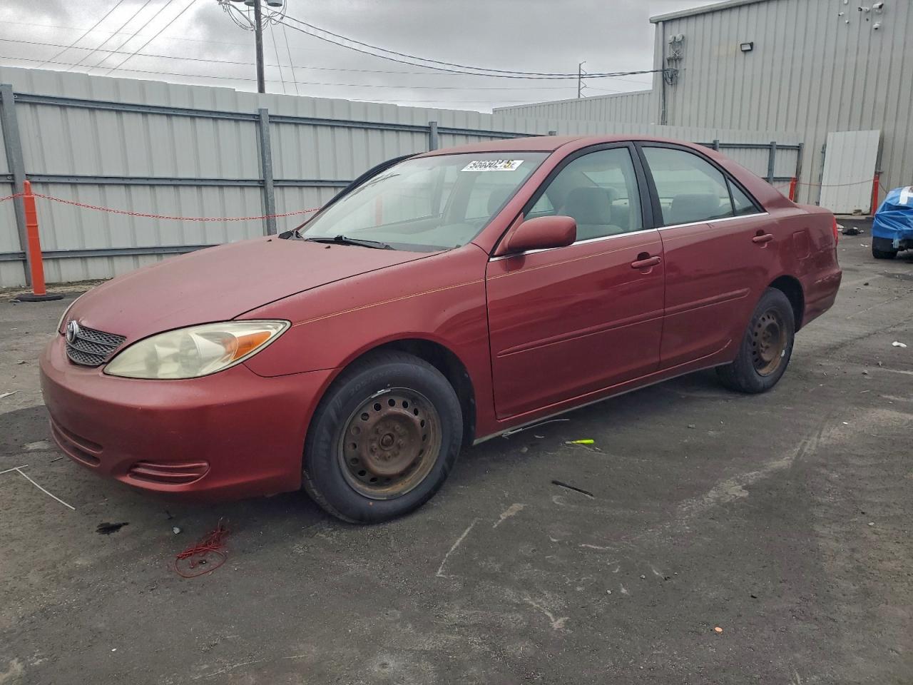 Toyota Camry Le Image 1