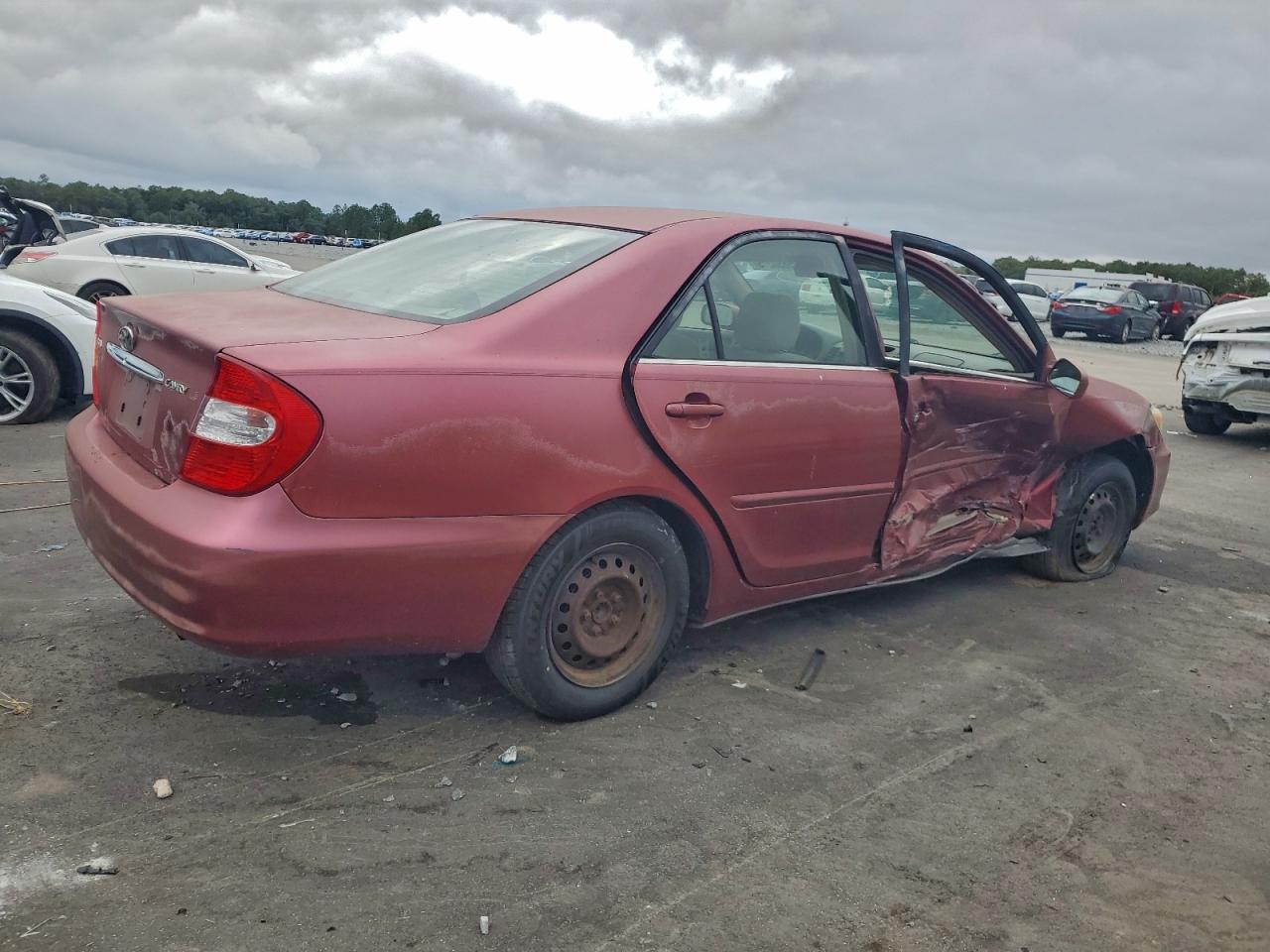 Toyota Camry Le Image 3