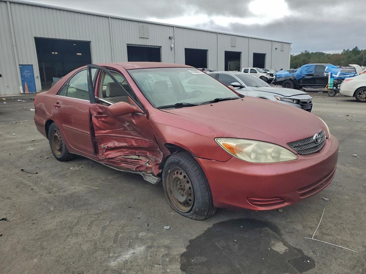 Toyota Camry Le Image 10