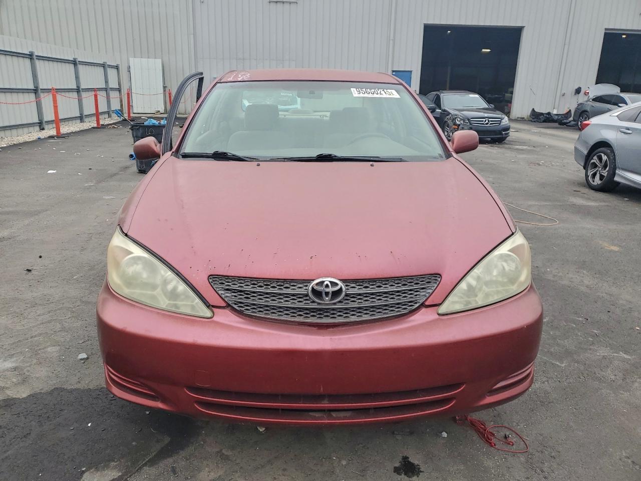 Toyota Camry Le Image 4