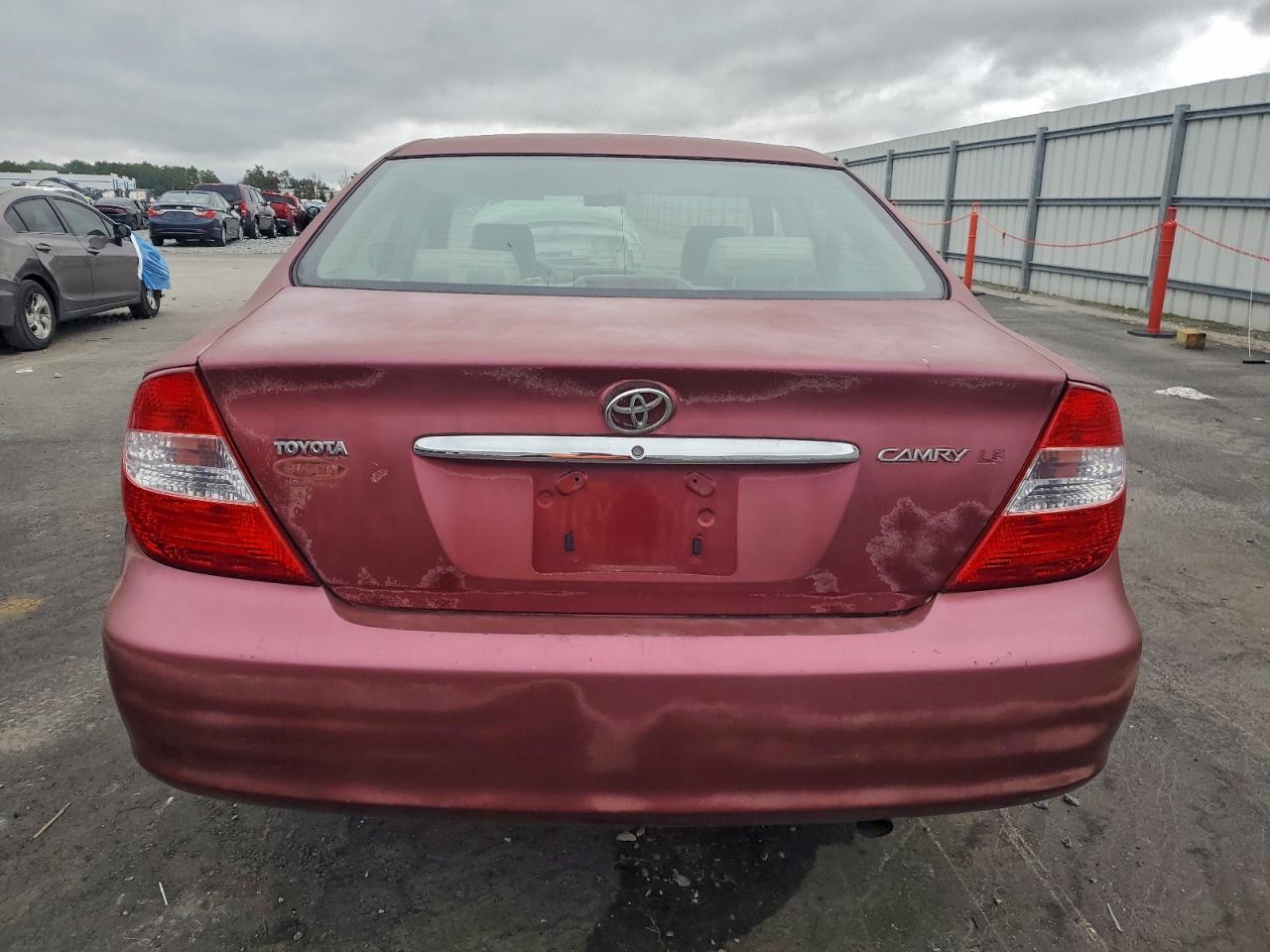 Toyota Camry Le Image 6