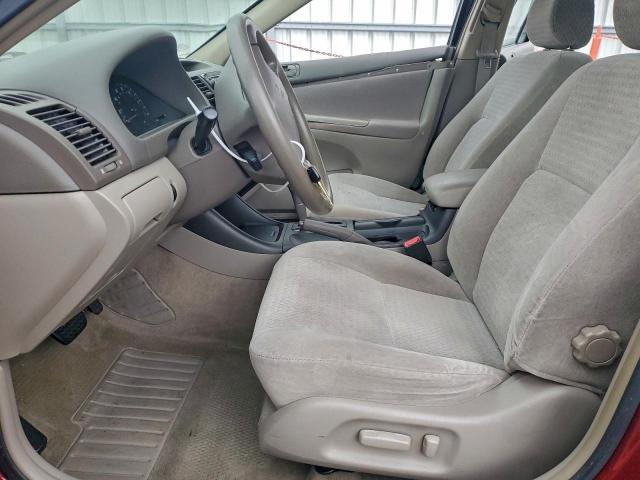 Toyota Camry Le Image 8