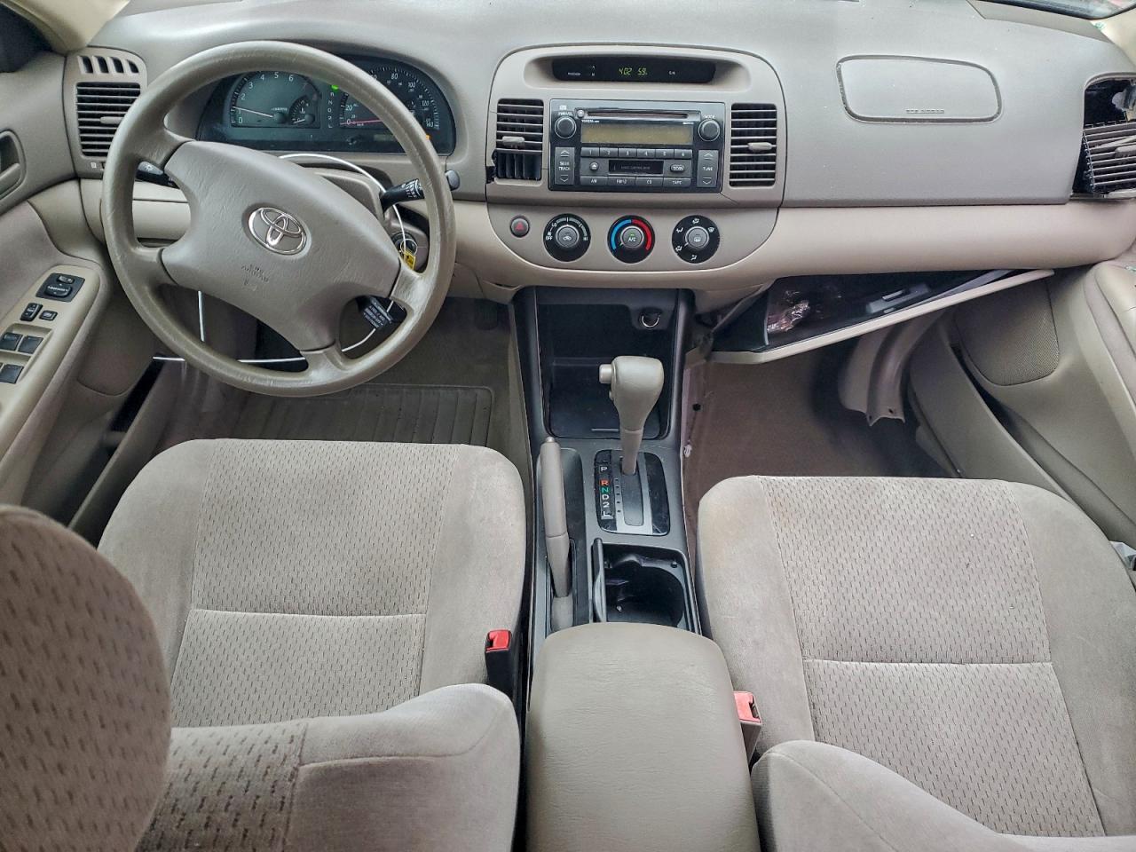 Toyota Camry Le Image 5