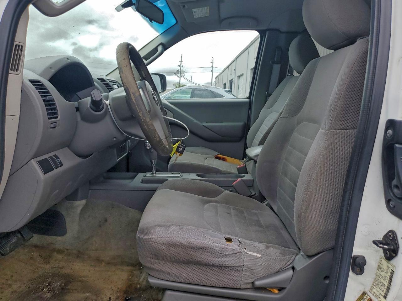 Nissan Frontier S Image 10