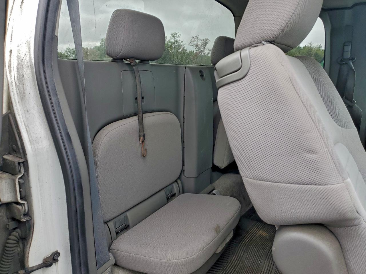 Nissan Frontier S Image 7