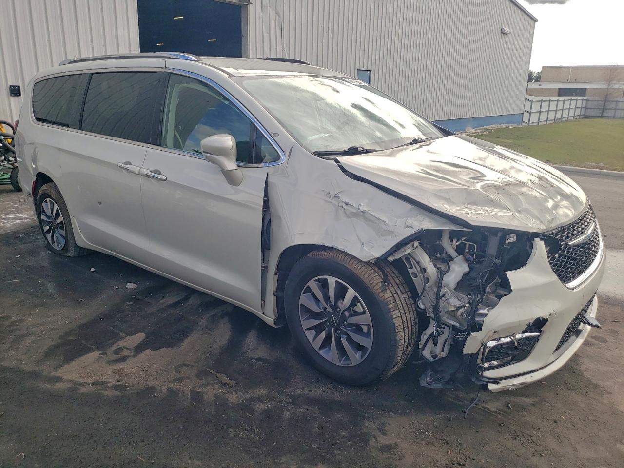 Chrysler Pacifica Hybrid Touring L Image 13