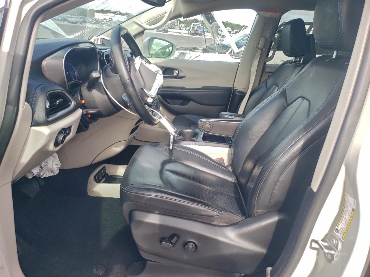 Chrysler Pacifica Hybrid Touring L Image 5