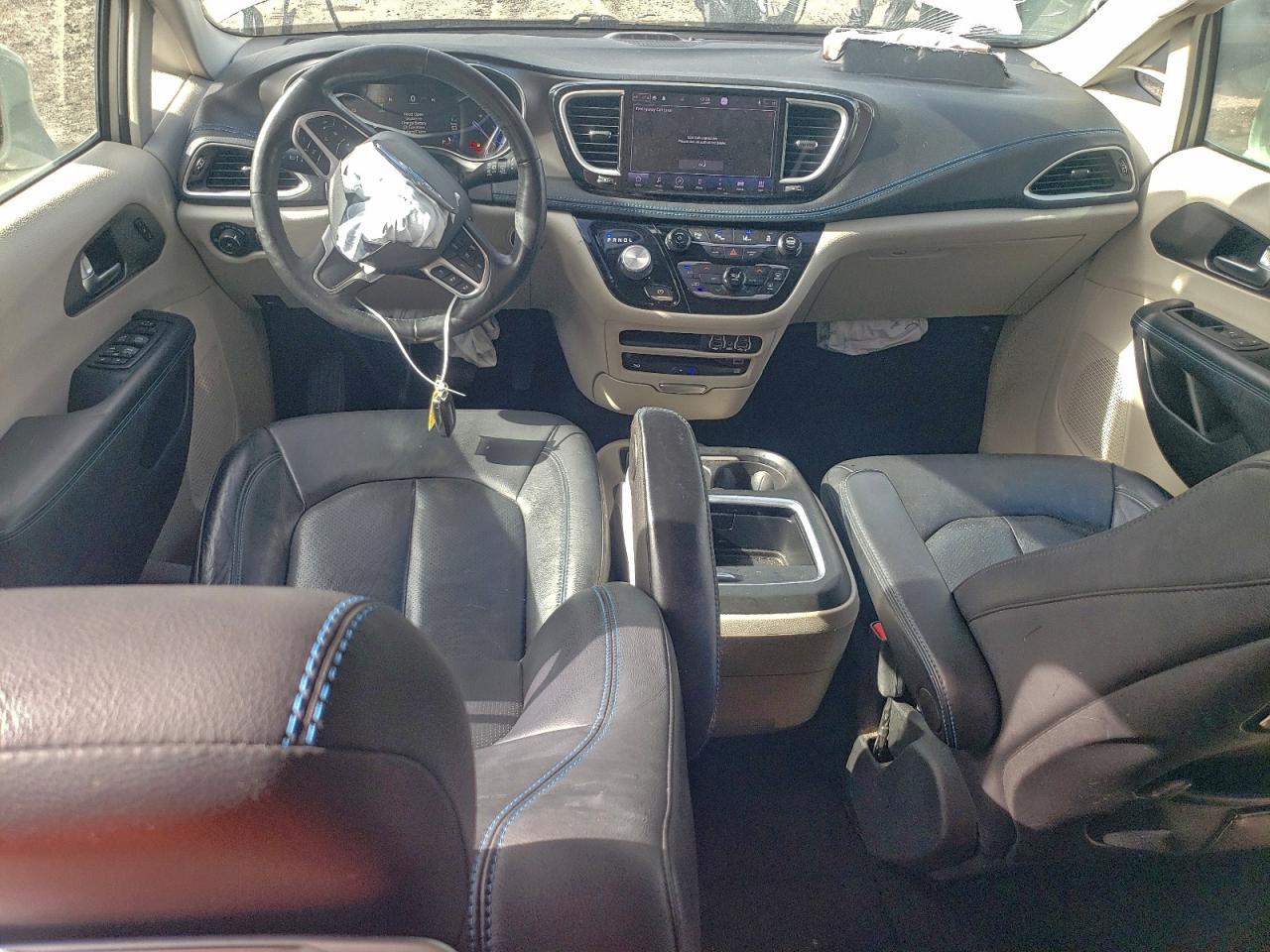 Chrysler Pacifica Hybrid Touring L Image 9