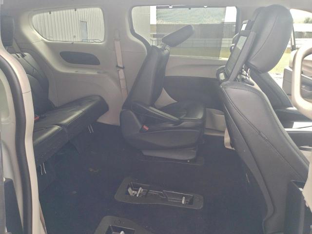 Chrysler Pacifica Hybrid Touring L Image 6